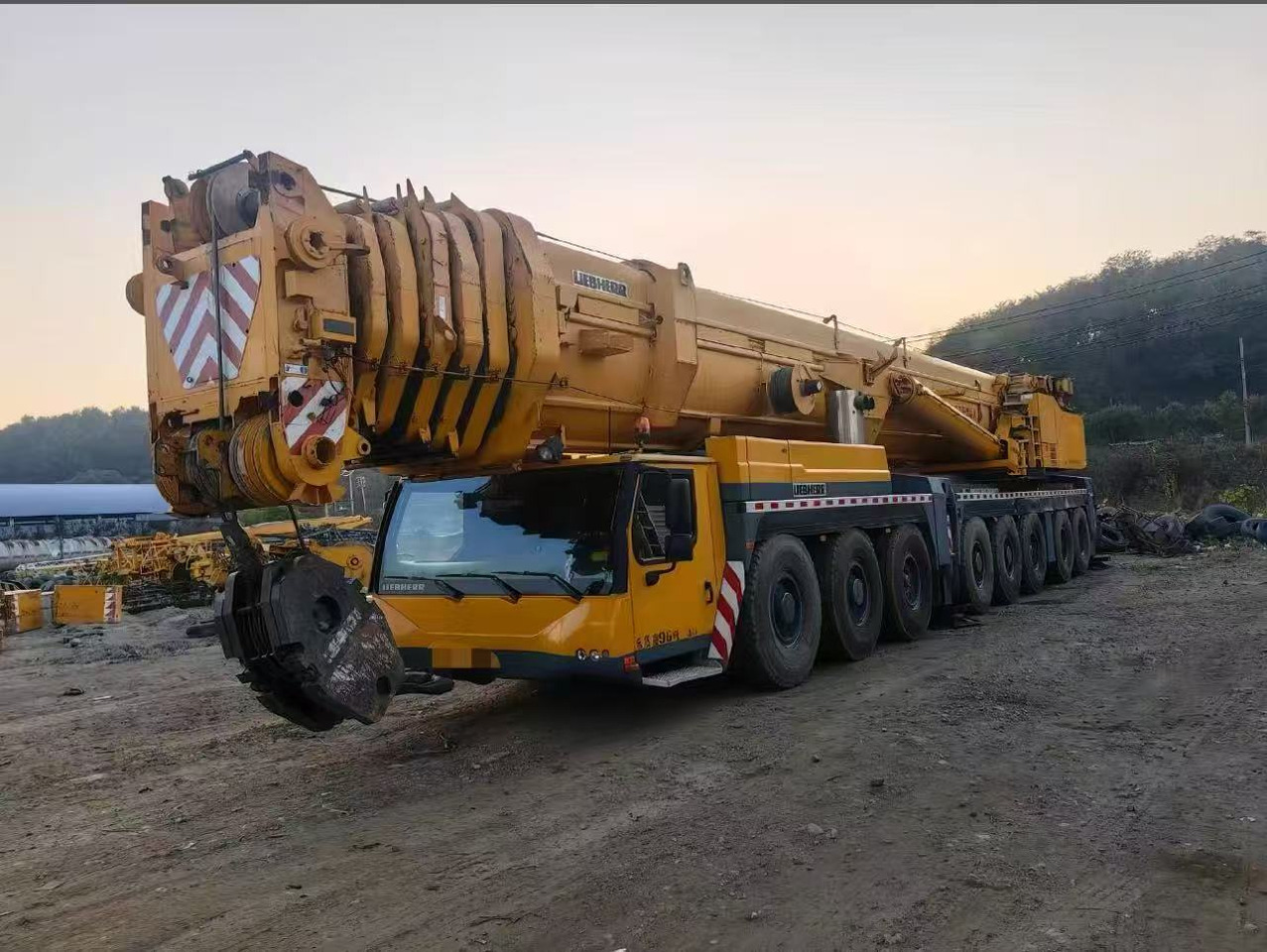 LIEBHERR LTM 1500-8.1 - Grua todo o terreno: foto 1 LIEBHERR LTM 1500-8.1 - Grua todo o terreno: foto 1