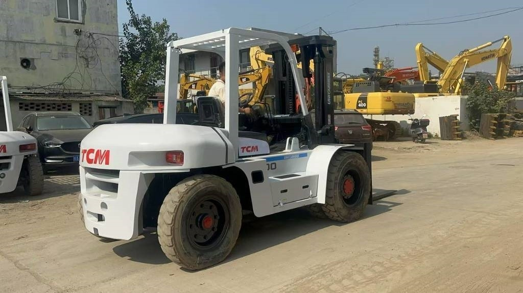 TCM FD 100 Z8 - Empilhador telescópico: foto 2 TCM FD 100 Z8 - Empilhador telescópico: foto 2