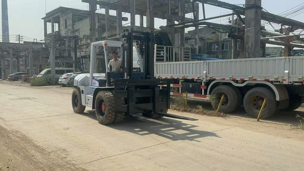 TCM FD 100 Z8 - Empilhador telescópico: foto 3 TCM FD 100 Z8 - Empilhador telescópico: foto 3