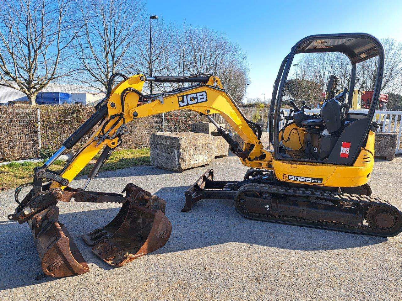 Mini pelle occasion JCB 8025ZTSCAN - Mini escavadeira: foto 1 Mini pelle occasion JCB 8025ZTSCAN - Mini escavadeira: foto 1