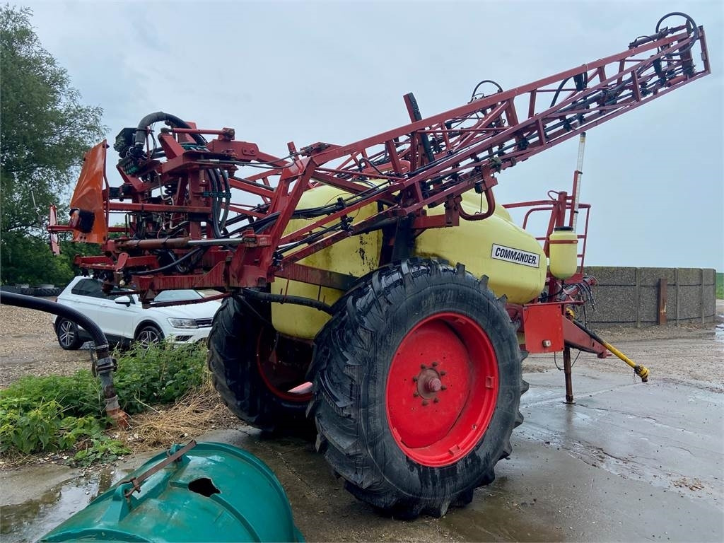 Hardi COMANDER 2800 L 24 M - Pulverizador de arrastar: foto 3 Hardi COMANDER 2800 L 24 M - Pulverizador de arrastar: foto 3