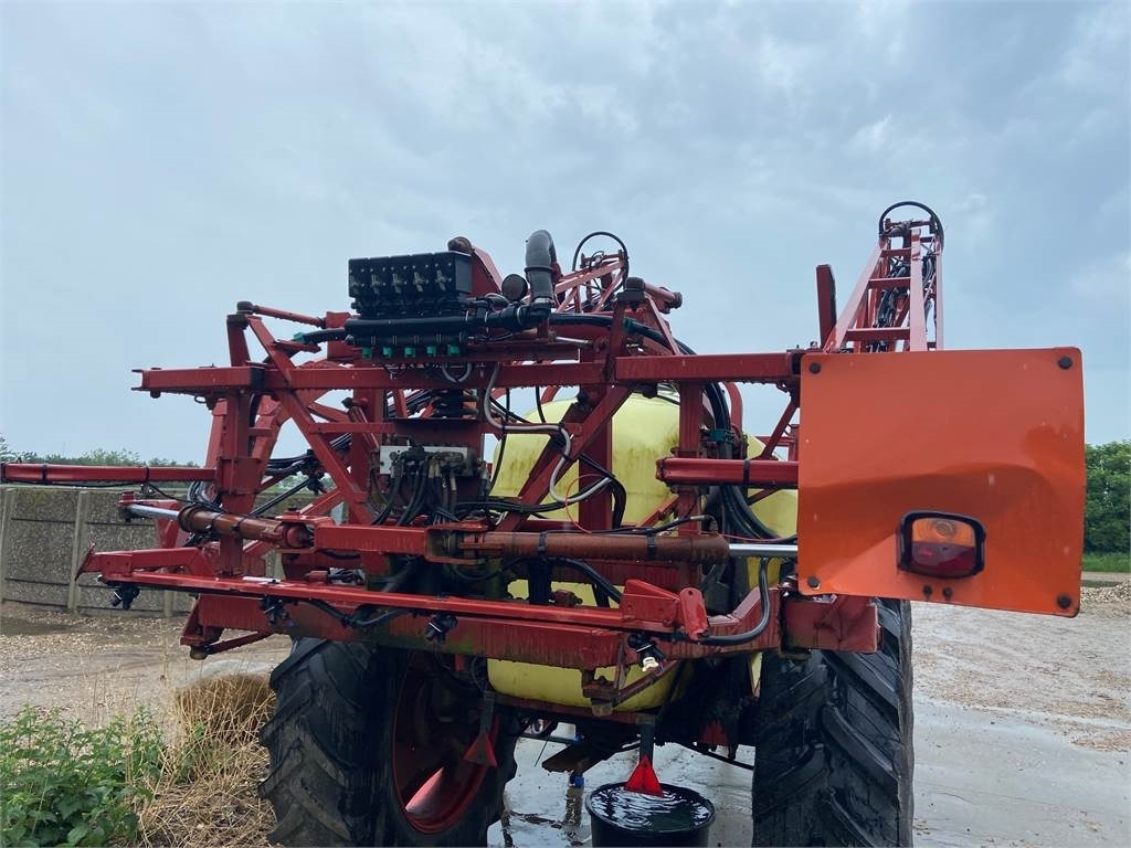 Hardi COMANDER 2800 L 24 M - Pulverizador de arrastar: foto 4 Hardi COMANDER 2800 L 24 M - Pulverizador de arrastar: foto 4