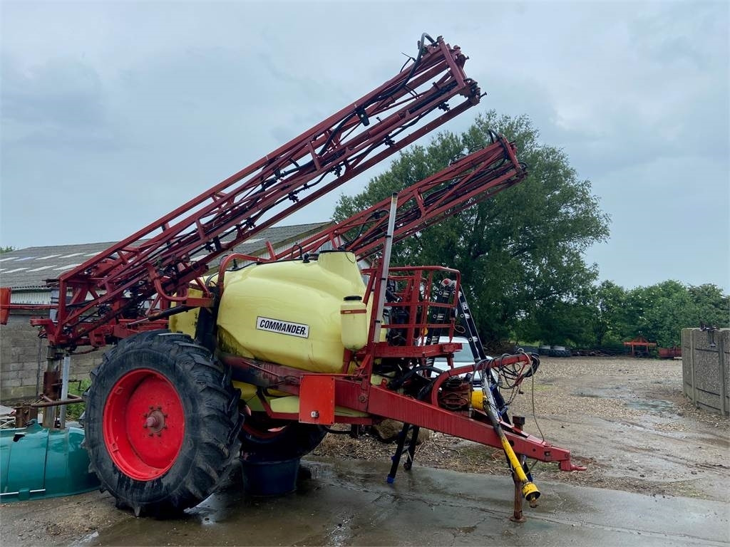 Hardi COMANDER 2800 L 24 M - Pulverizador de arrastar: foto 2 Hardi COMANDER 2800 L 24 M - Pulverizador de arrastar: foto 2