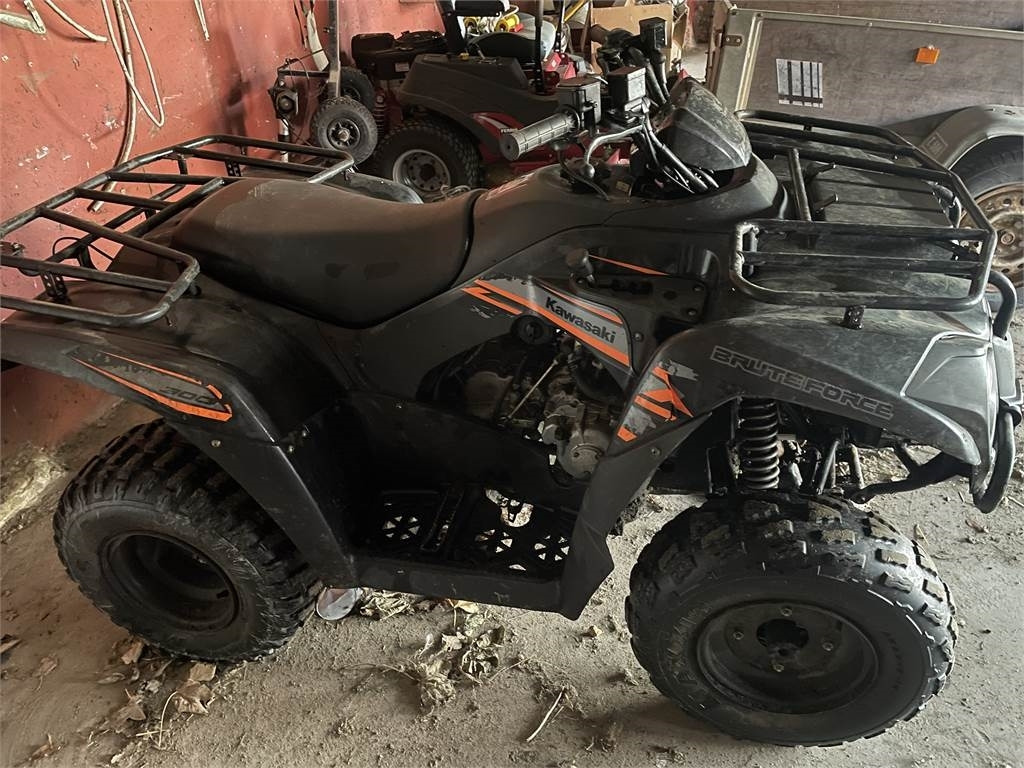 Kawasaki 300 BRUTE FORCE 2*4 - Quadriciclo: foto 1 Kawasaki 300 BRUTE FORCE 2*4 - Quadriciclo: foto 1