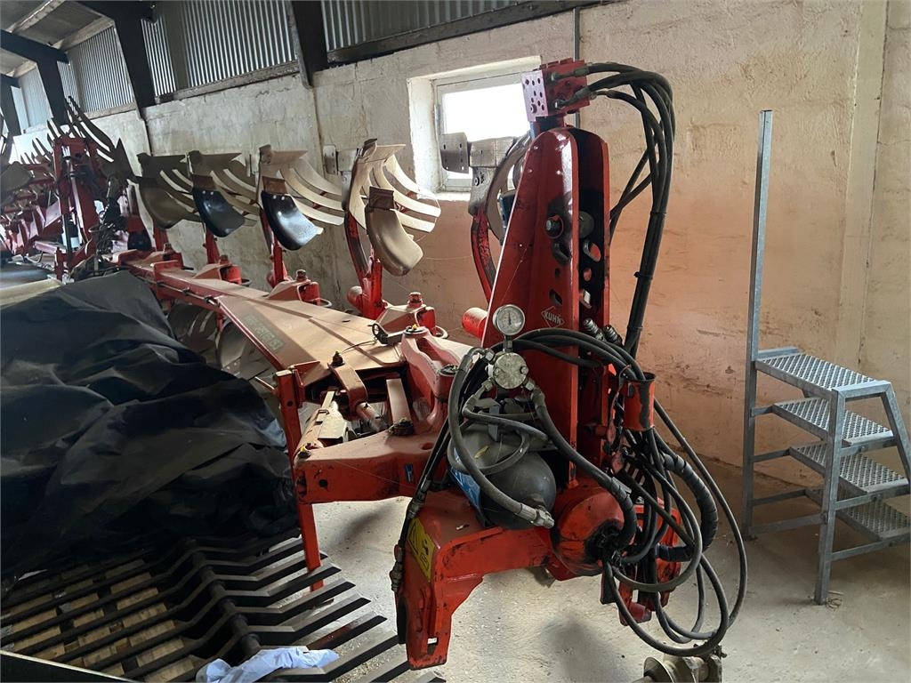 Kuhn VARI-MASTER 153 4+1  - Arado: foto 1 Kuhn VARI-MASTER 153 4+1  - Arado: foto 1