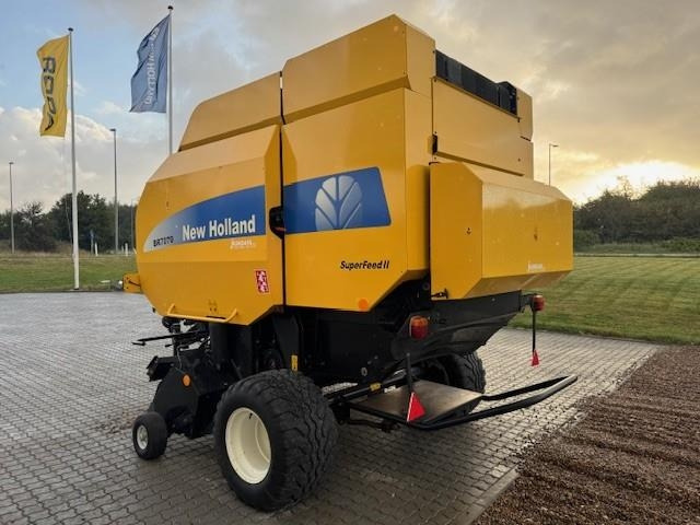 New Holland BR7070 - Enfardadeira de fardos redondos: foto 5 New Holland BR7070 - Enfardadeira de fardos redondos: foto 5