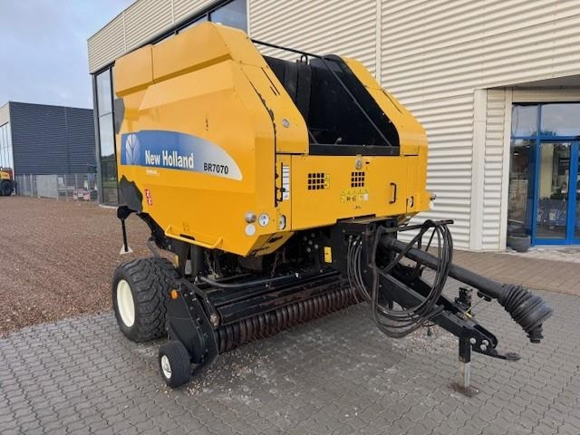 New Holland BR7070 - Enfardadeira de fardos redondos: foto 2 New Holland BR7070 - Enfardadeira de fardos redondos: foto 2