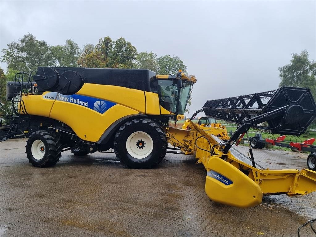 New Holland CR9090 SLH - Ceifeira debulhadora: foto 4 New Holland CR9090 SLH - Ceifeira debulhadora: foto 4