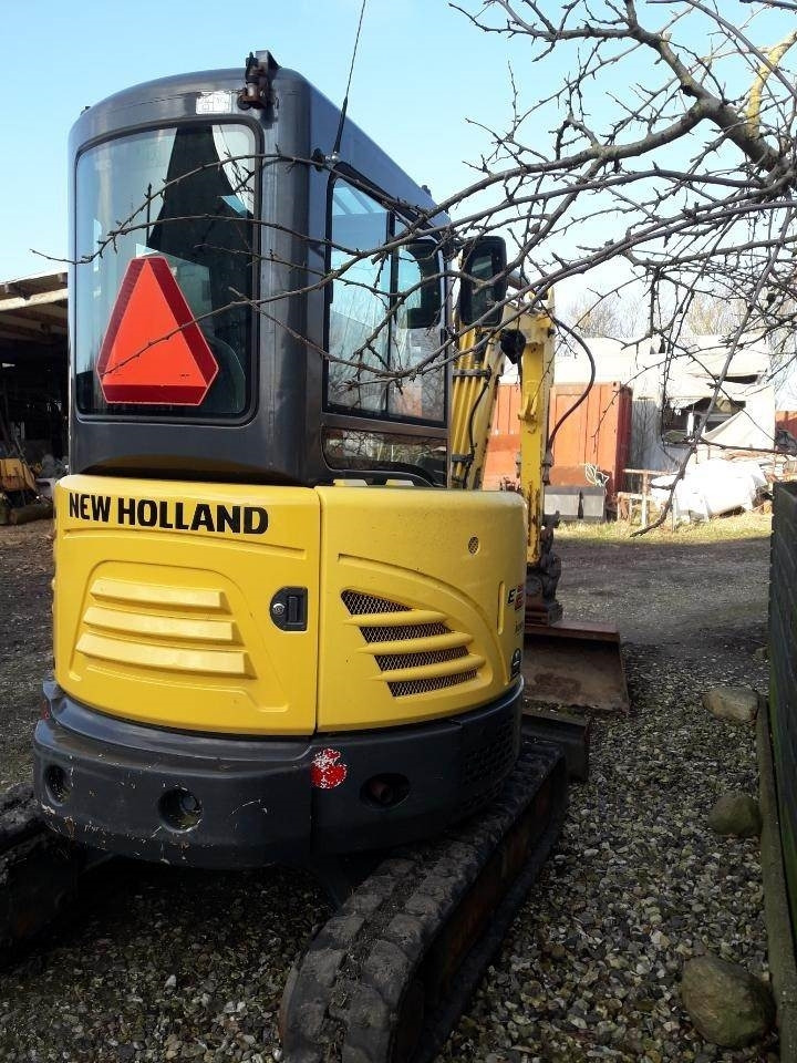 New Holland E26C CAB mini - Mini escavadeira: foto 2 New Holland E26C CAB mini - Mini escavadeira: foto 2