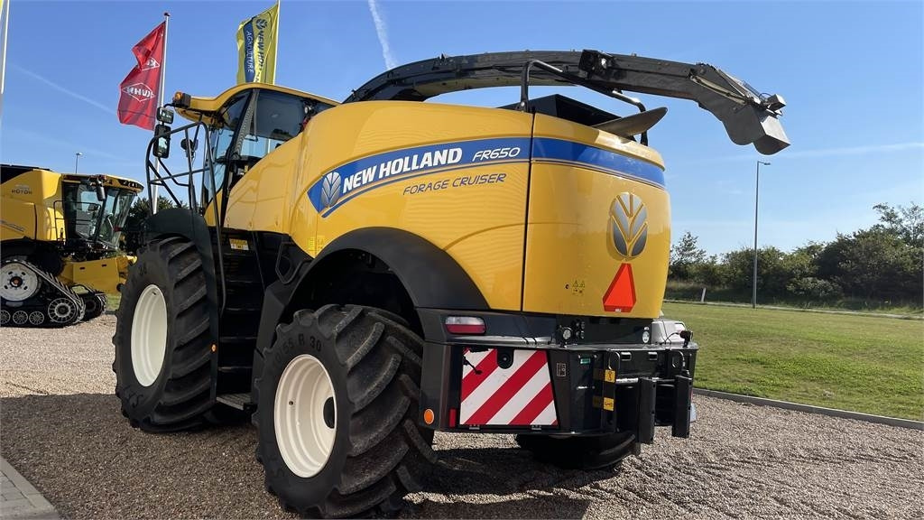 New Holland FR650 T4B - Picadora de forragem automotriz: foto 4 New Holland FR650 T4B - Picadora de forragem automotriz: foto 4