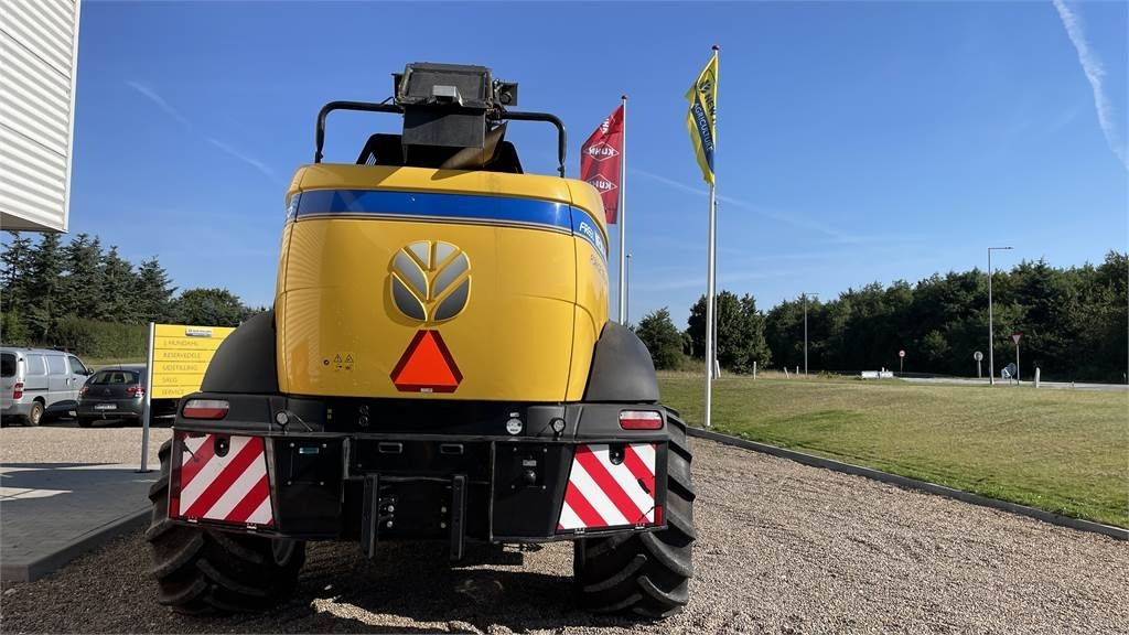 New Holland FR650 T4B - Picadora de forragem automotriz: foto 3 New Holland FR650 T4B - Picadora de forragem automotriz: foto 3