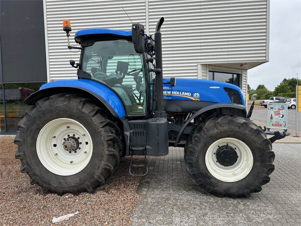 New Holland T7.270AC KEY - Trator: foto 2 New Holland T7.270AC KEY - Trator: foto 2