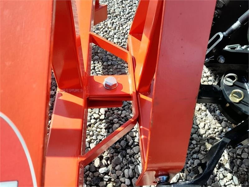 - - - BOXER AGRI - Maquina para lavrar a terra: foto 5 - - - BOXER AGRI - Maquina para lavrar a terra: foto 5