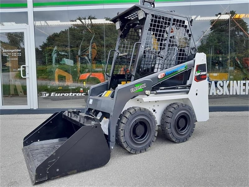 Eurotrac 100% elektrisk - Mini pá carregadora: foto 1 Eurotrac 100% elektrisk - Mini pá carregadora: foto 1