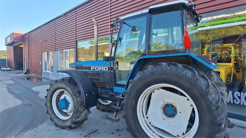 Ford 8240 - Trator: foto 2 Ford 8240 - Trator: foto 2