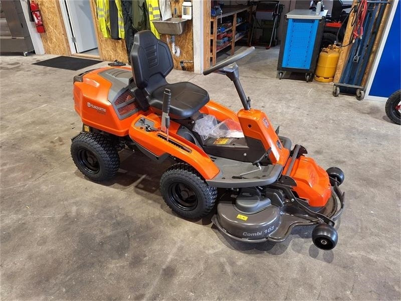 Husqvarna Rider R214 TC 103 cm klipper - Trator municipal: foto 1 Husqvarna Rider R214 TC 103 cm klipper - Trator municipal: foto 1