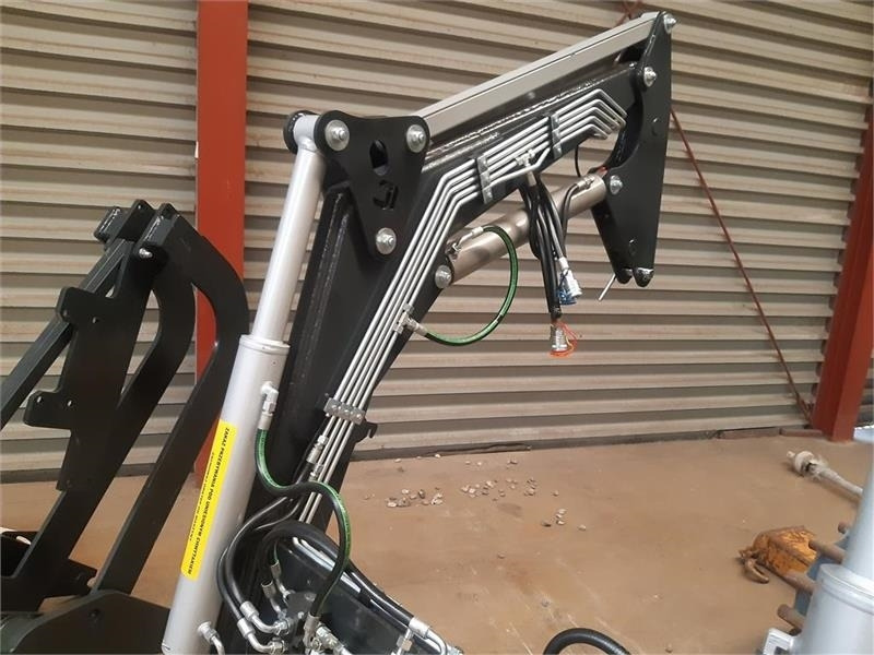 Carregador frontal para o trator Inter-Tech 1600: foto 6 Carregador frontal para o trator Inter-Tech 1600: foto 6