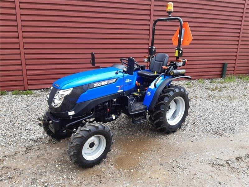 Trator municipal Solis 26 servostyring og brede traktor dæk: foto 1
