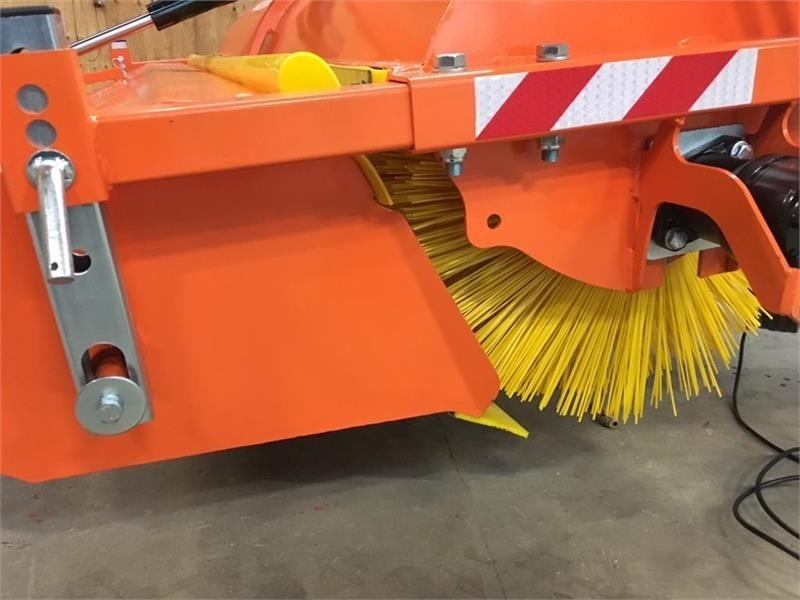- - - j maskiner - Vassoura: foto 4 - - - j maskiner - Vassoura: foto 4