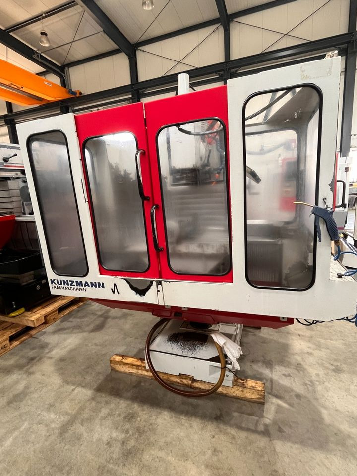 Werkzeugfräsmaschine Fräsmaschine KUNZMANN WF 4/3 TNC124 - Fresadora: foto 1 Werkzeugfräsmaschine Fräsmaschine KUNZMANN WF 4/3 TNC124 - Fresadora: foto 1