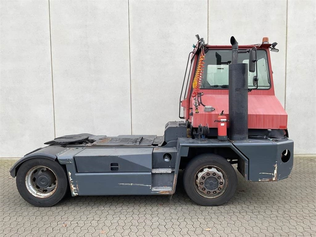 Kalmar TT2000 - Tractor de terminal: foto 1 Kalmar TT2000 - Tractor de terminal: foto 1