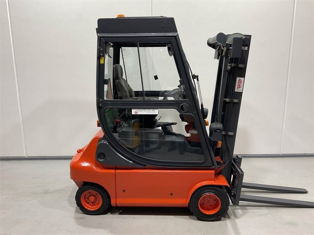 Linde E20P-02 - Empilhador elétrico: foto 1 Linde E20P-02 - Empilhador elétrico: foto 1