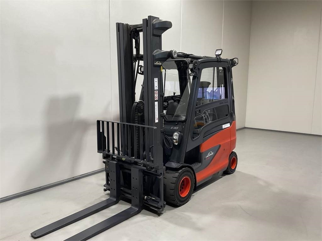 Linde E30/600-02 - Empilhador elétrico: foto 4 Linde E30/600-02 - Empilhador elétrico: foto 4