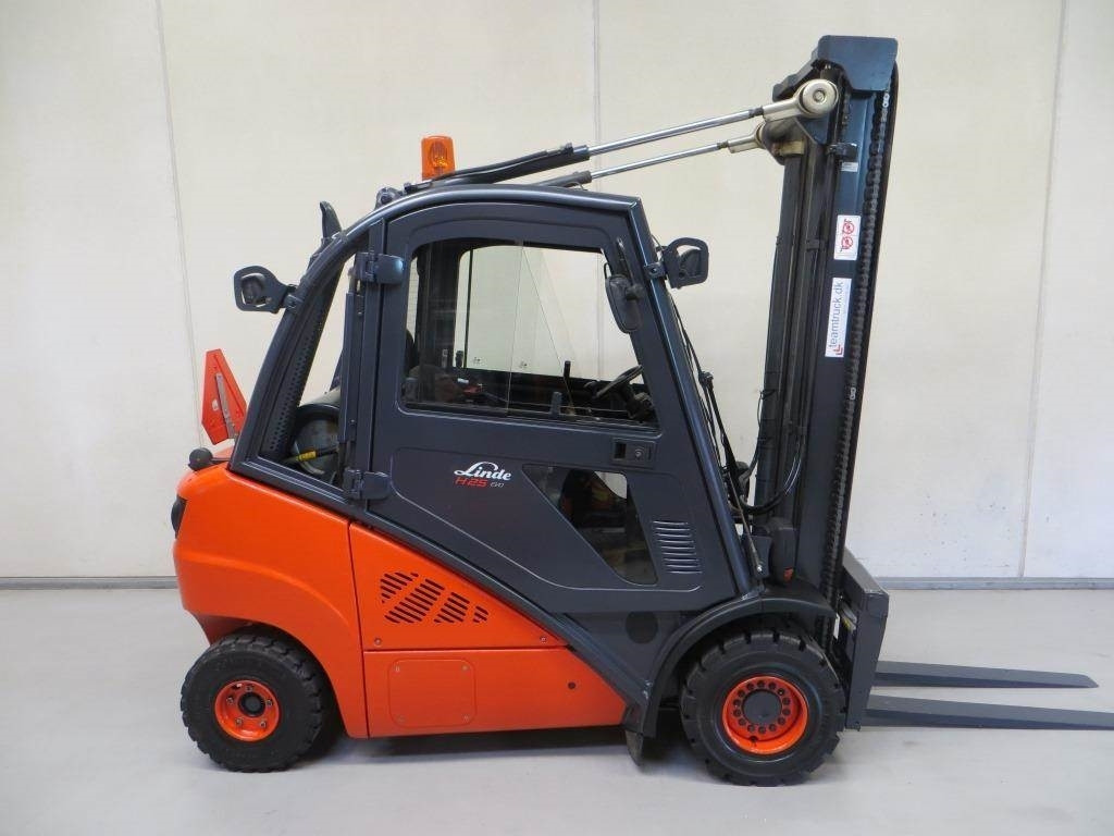 Linde H25T  - Empilhador a gás: foto 1 Linde H25T  - Empilhador a gás: foto 1