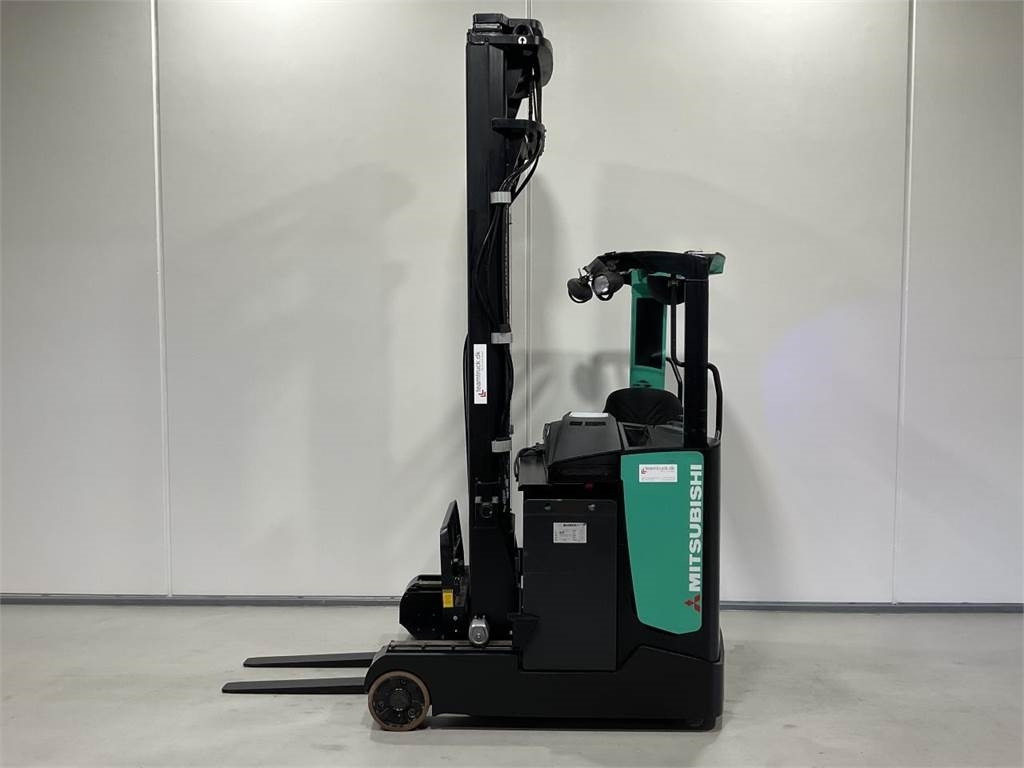 Mitsubishi RB16NH - Empilhador retráctil: foto 3 Mitsubishi RB16NH - Empilhador retráctil: foto 3