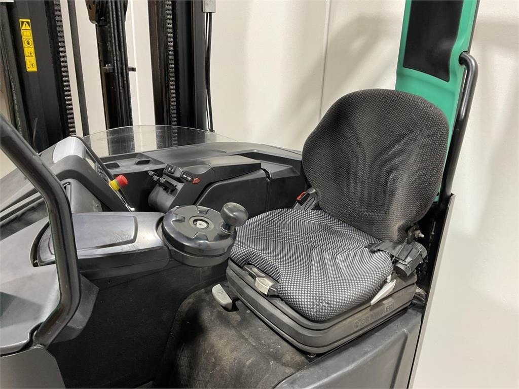 Mitsubishi RB16NH - Empilhador retráctil: foto 5 Mitsubishi RB16NH - Empilhador retráctil: foto 5