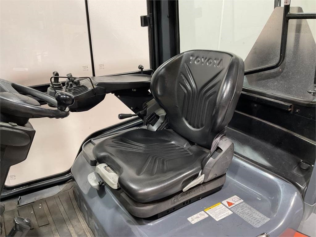 Toyota 40-8FD40N - Empilhador a diesel: foto 5 Toyota 40-8FD40N - Empilhador a diesel: foto 5