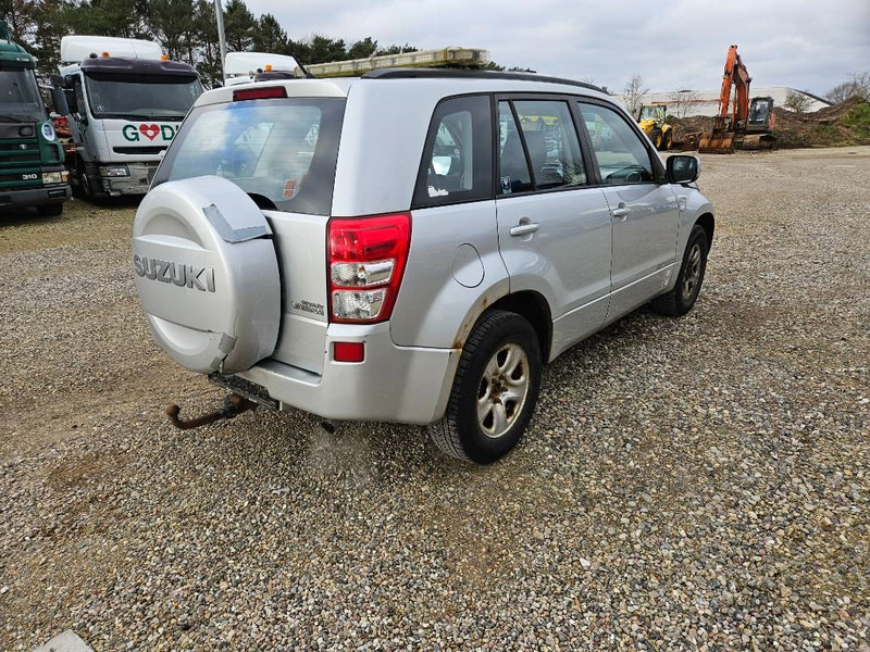 Suzuki Grand Vitara 2,0 GLX aut. Van 5d - Automóvel: foto 5 Suzuki Grand Vitara 2,0 GLX aut. Van 5d - Automóvel: foto 5