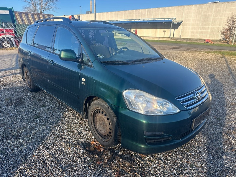 Toyota Avensis Verso 2.0D Sportsvan - Carrinha de contentor: foto 2 Toyota Avensis Verso 2.0D Sportsvan - Carrinha de contentor: foto 2