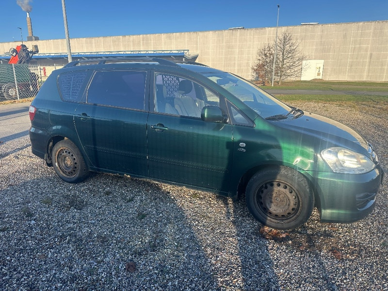 Toyota Avensis Verso 2.0D Sportsvan - Carrinha de contentor: foto 3 Toyota Avensis Verso 2.0D Sportsvan - Carrinha de contentor: foto 3