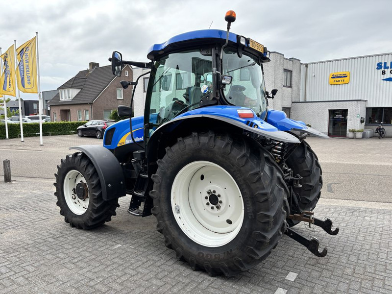 New Holland T6010 Plus Supersteer - Trator: foto 2 New Holland T6010 Plus Supersteer - Trator: foto 2