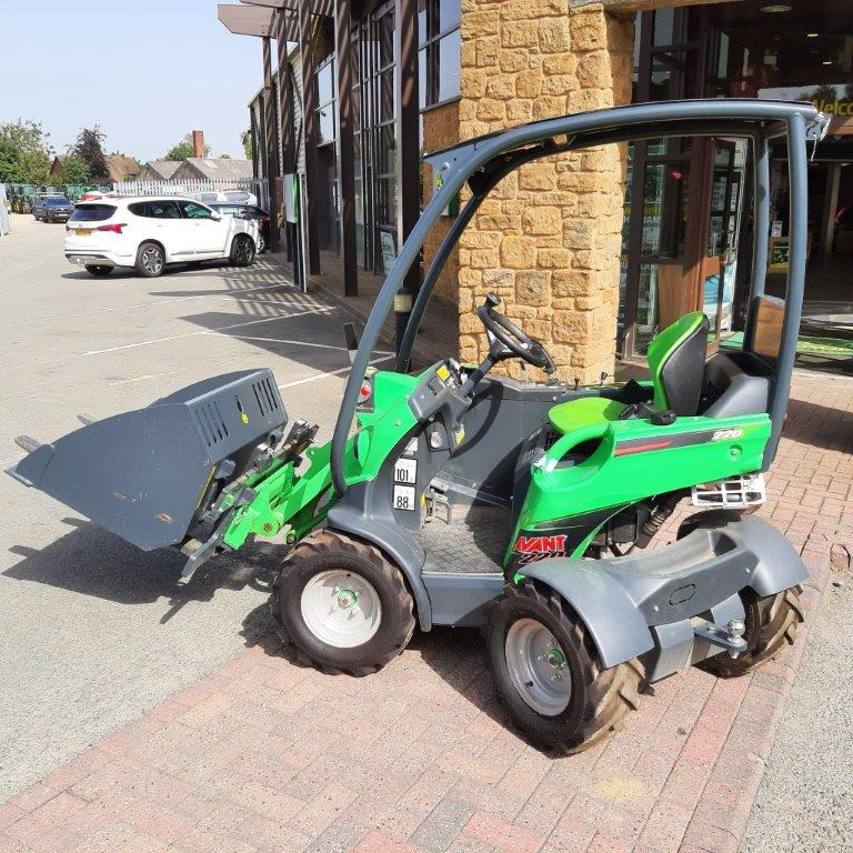 Avant 220 mini loader - Carregadora articulada: foto 4 Avant 220 mini loader - Carregadora articulada: foto 4