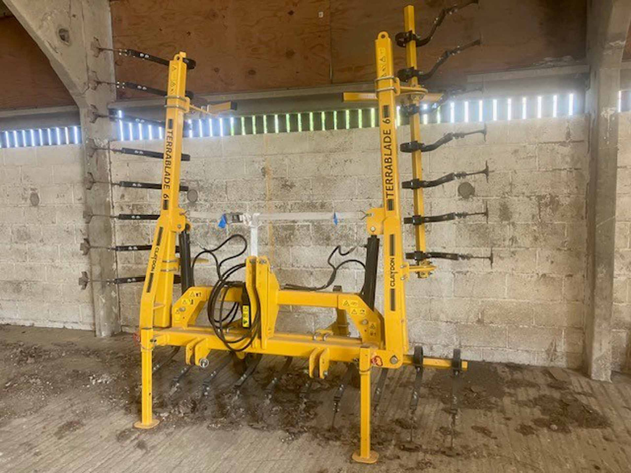 Claydon Terrablade 6m - Maquina para lavrar a terra: foto 1 Claydon Terrablade 6m - Maquina para lavrar a terra: foto 1