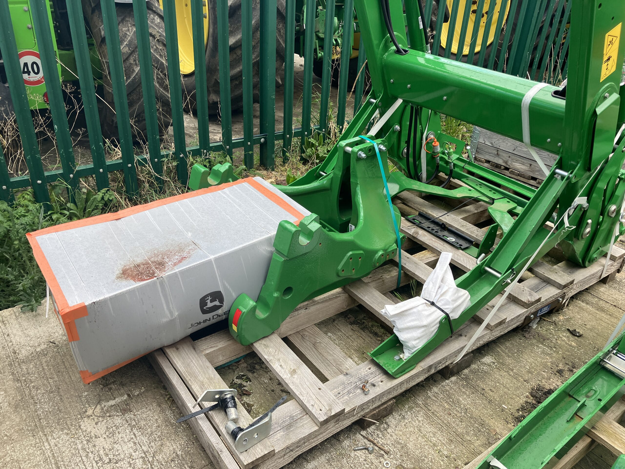 John Deere 643M Loader and Brackets - Equipamento: foto 3 John Deere 643M Loader and Brackets - Equipamento: foto 3