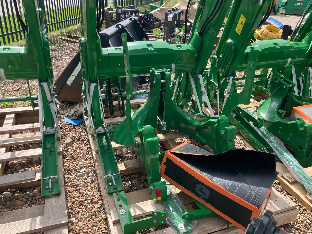 John Deere 643R Loader and Brackets - Equipamento: foto 5 John Deere 643R Loader and Brackets - Equipamento: foto 5