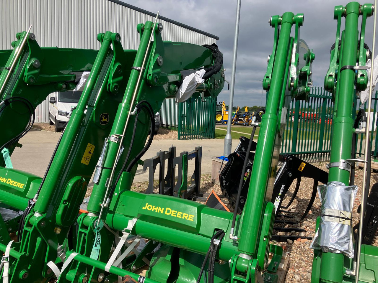 John Deere 643R Loader and Brackets - Equipamento: foto 1 John Deere 643R Loader and Brackets - Equipamento: foto 1