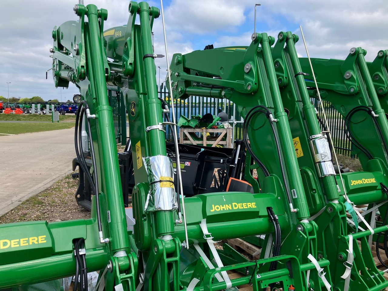John Deere 643R Loader and Brackets - Equipamento: foto 3 John Deere 643R Loader and Brackets - Equipamento: foto 3