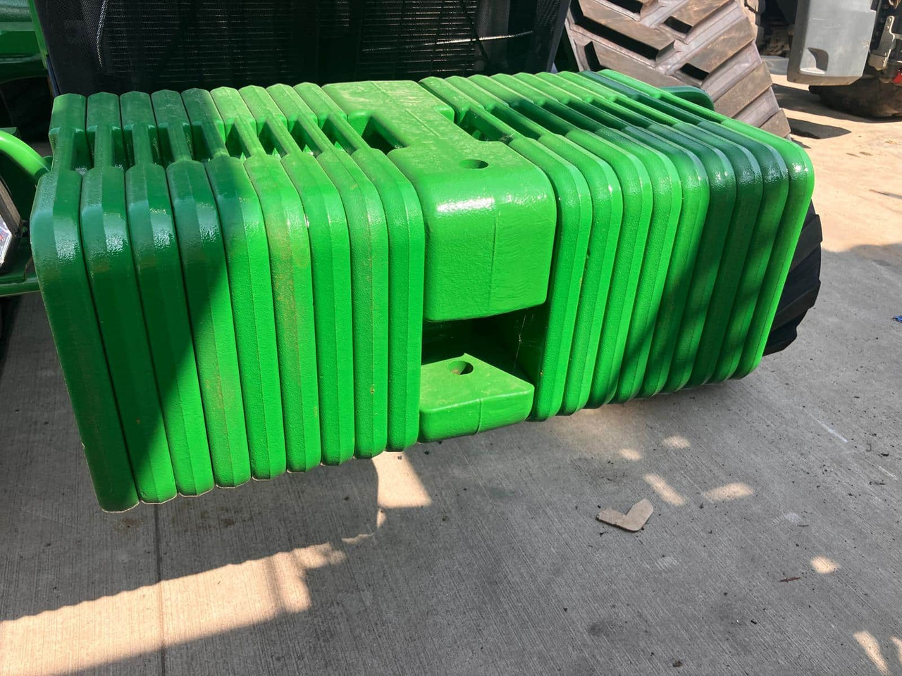 John Deere 8RX Starter & Suitcase Weights - Equipamento: foto 1 John Deere 8RX Starter & Suitcase Weights - Equipamento: foto 1