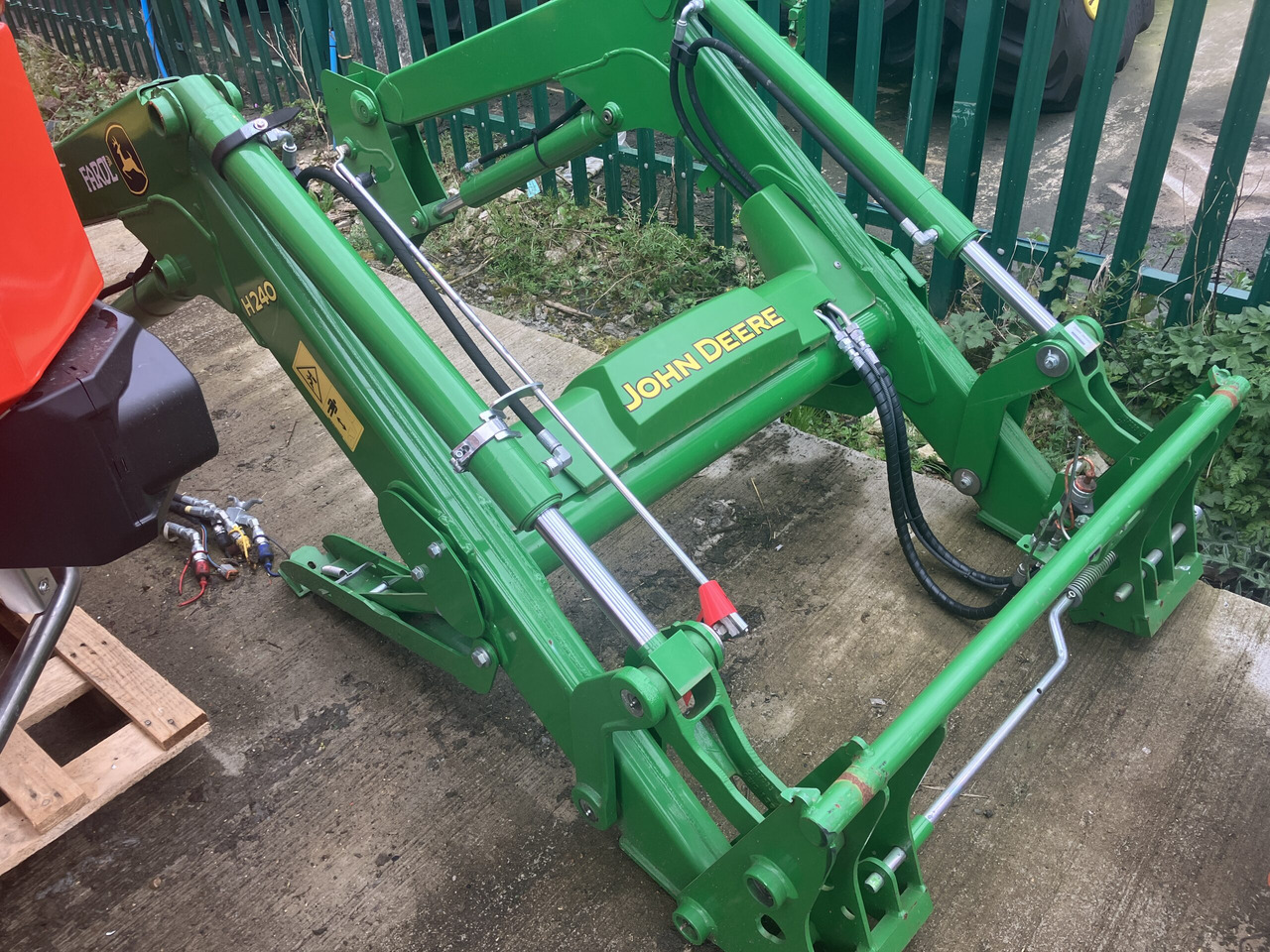 John Deere H240 Loader Boom - Equipamento: foto 1 John Deere H240 Loader Boom - Equipamento: foto 1