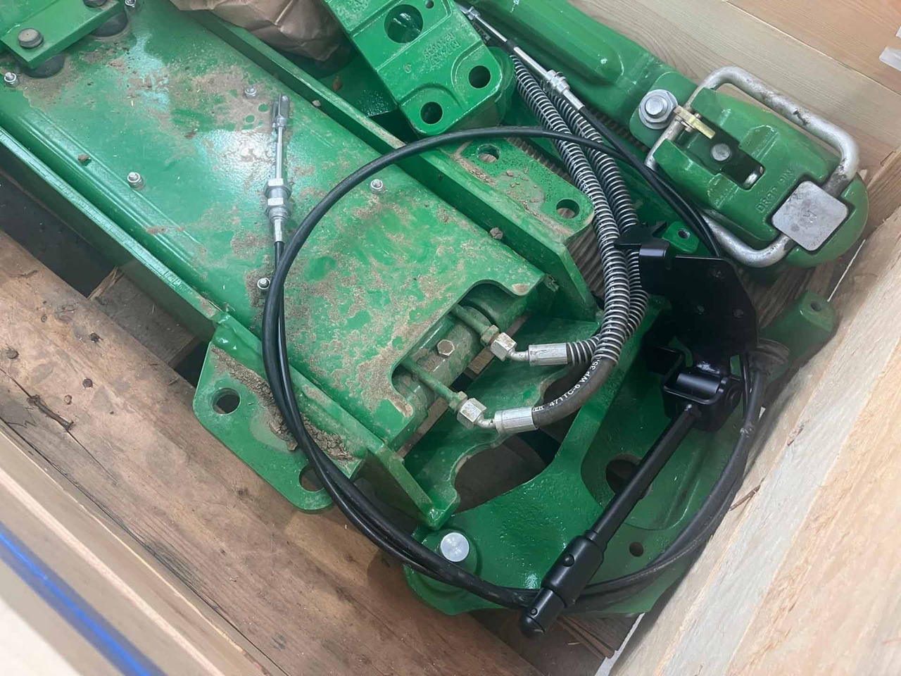 Used John Deere 8R Pick Up Hitch - Equipamento: foto 2 Used John Deere 8R Pick Up Hitch - Equipamento: foto 2