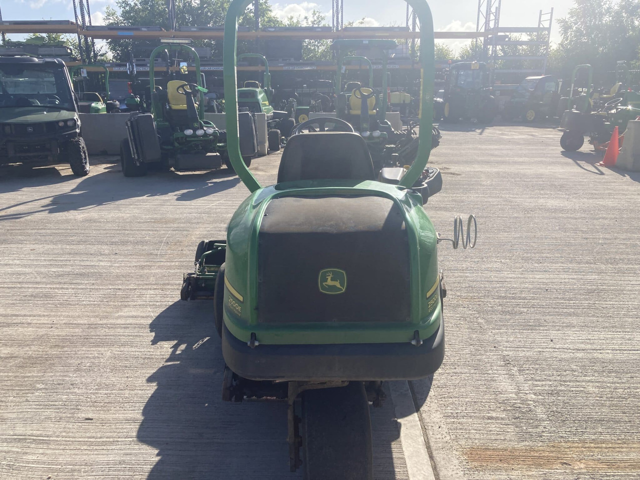 John Deere 2500EH greens triple mower - Cortador de grama: foto 4 John Deere 2500EH greens triple mower - Cortador de grama: foto 4