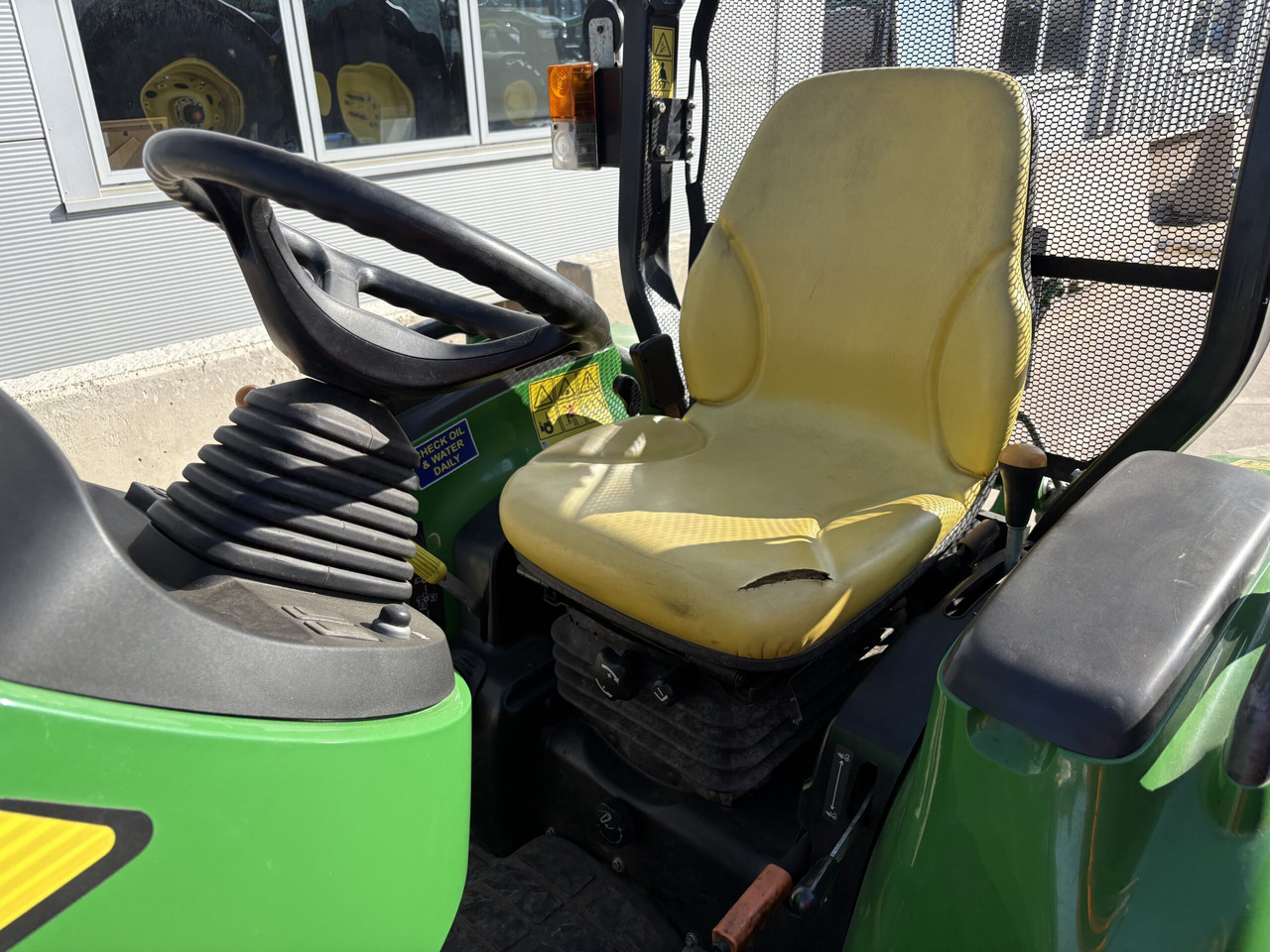 John Deere 3045R Compact Tractor - Mini trator: foto 5 John Deere 3045R Compact Tractor - Mini trator: foto 5