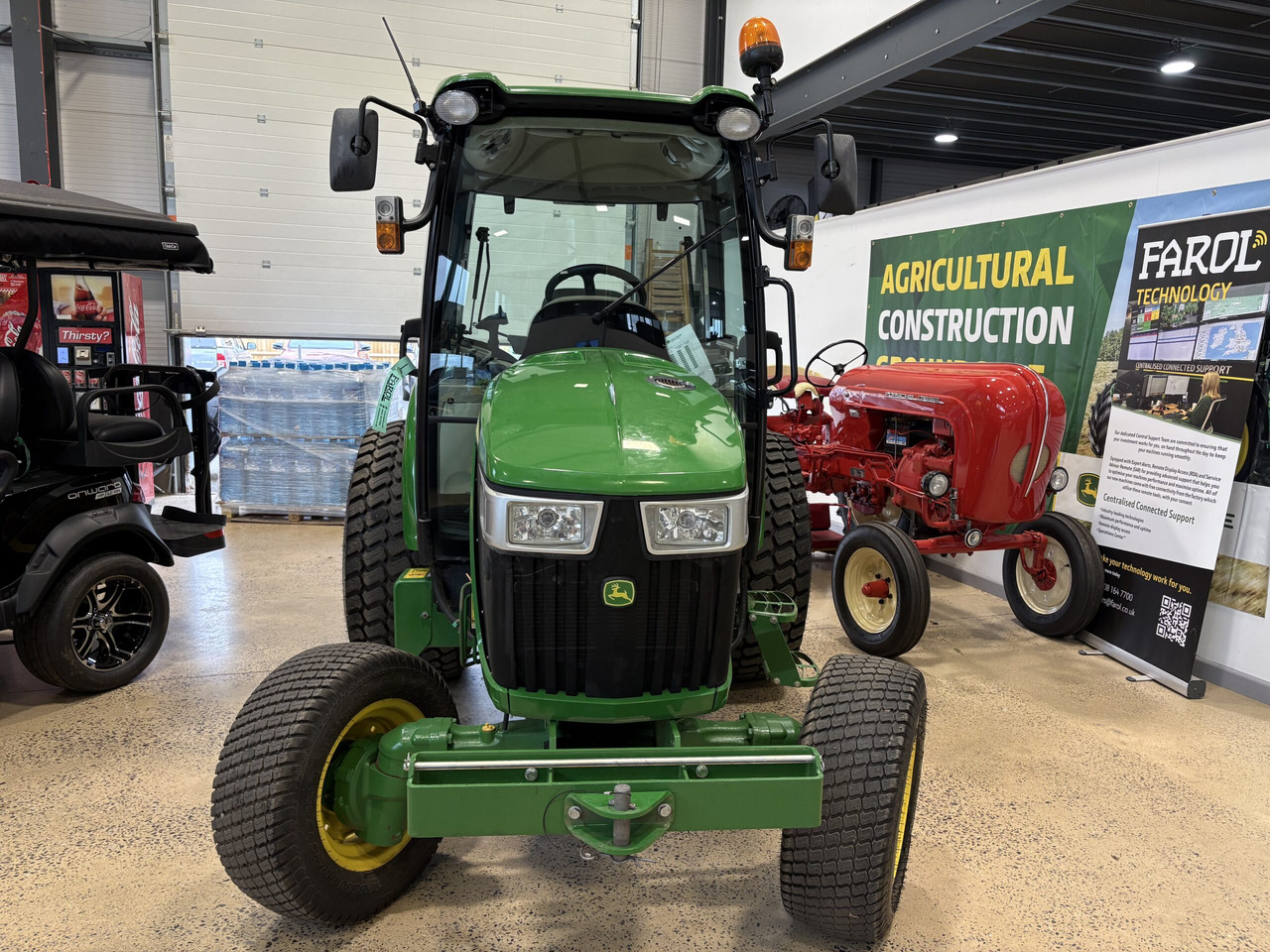 John Deere 4066R Compact Tractor - Mini trator: foto 2 John Deere 4066R Compact Tractor - Mini trator: foto 2