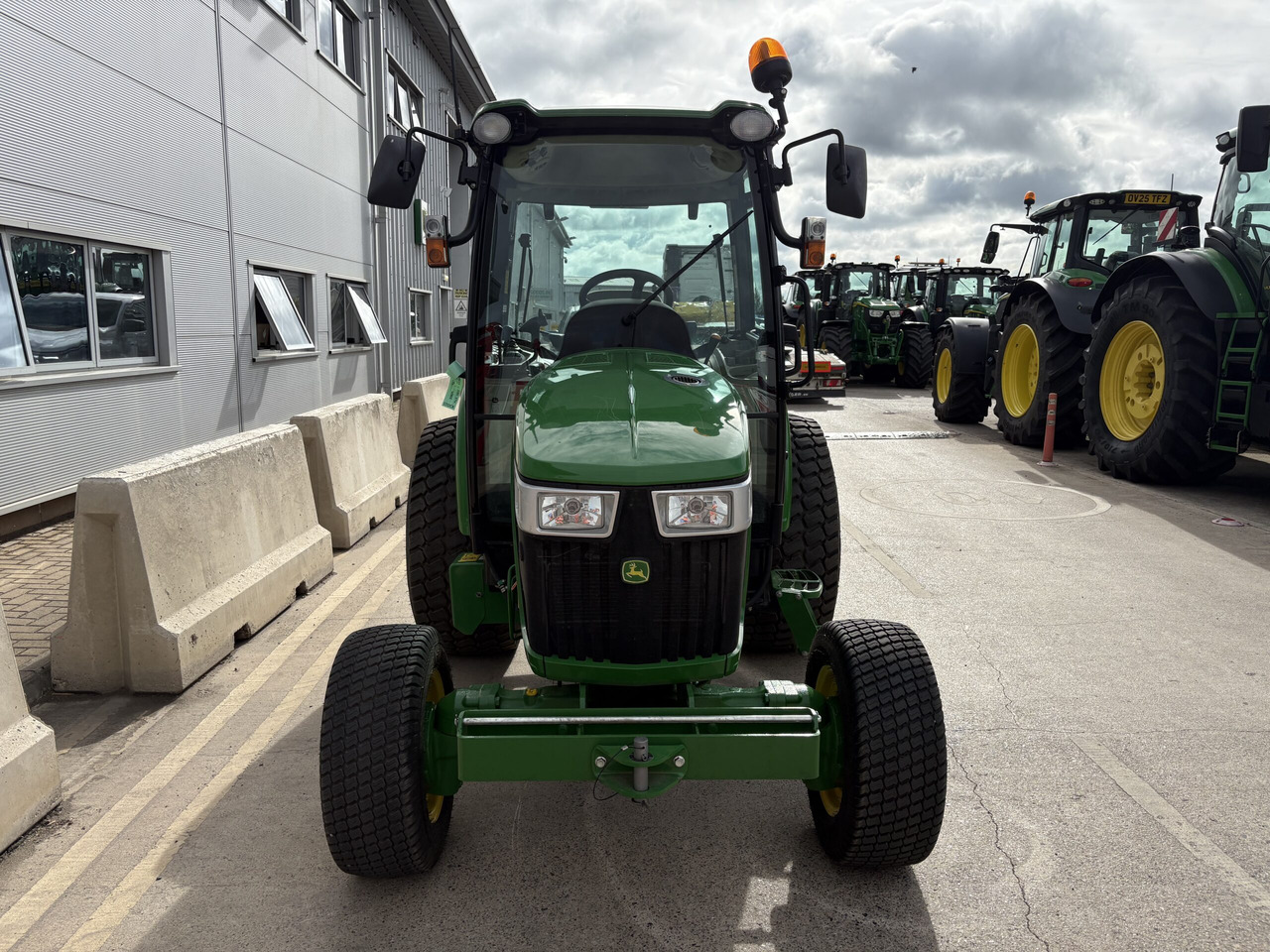 John Deere 4066R Compact Tractor - Mini trator: foto 2 John Deere 4066R Compact Tractor - Mini trator: foto 2