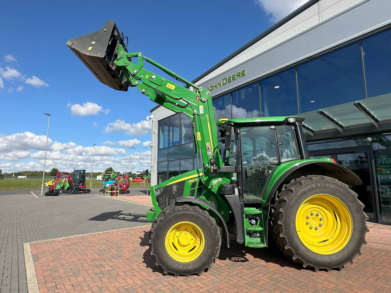 John Deere 6110M + 623M - Trator: foto 2 John Deere 6110M + 623M - Trator: foto 2