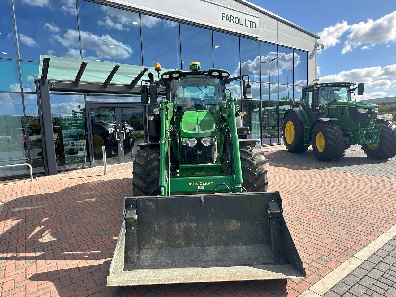 John Deere 6110M + 623M - Trator: foto 4 John Deere 6110M + 623M - Trator: foto 4